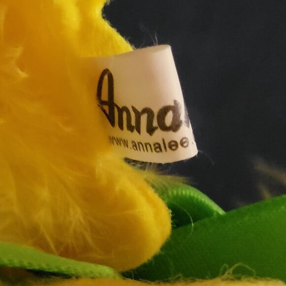 Annalee 2009 Yellow Baker Duck Plush With Green Chefs Hat and Easter Eggs - Picture 6 of 7